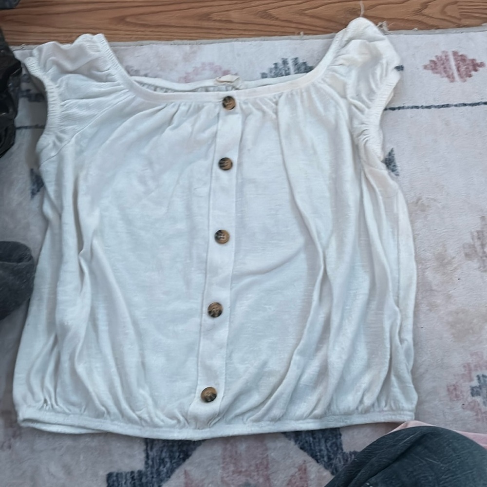 White t shirt size medium
